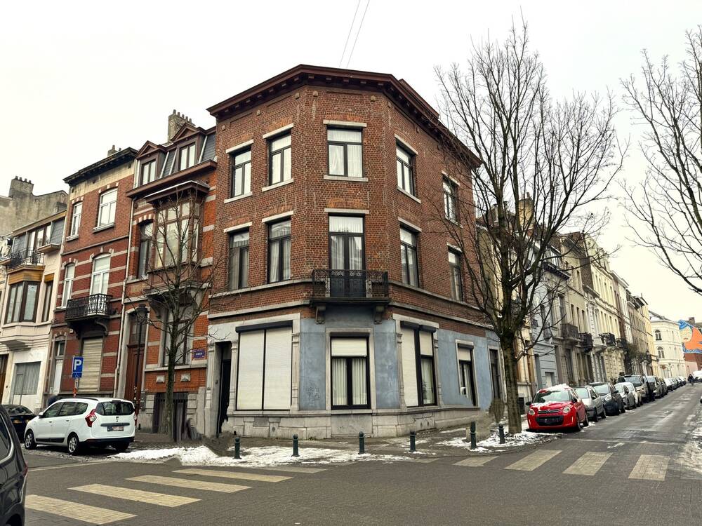 Mixgebouw te  koop in Sint-Gillis 1060 649000.00€ 4 slaapkamers 220.00m² - Zoekertje 32135