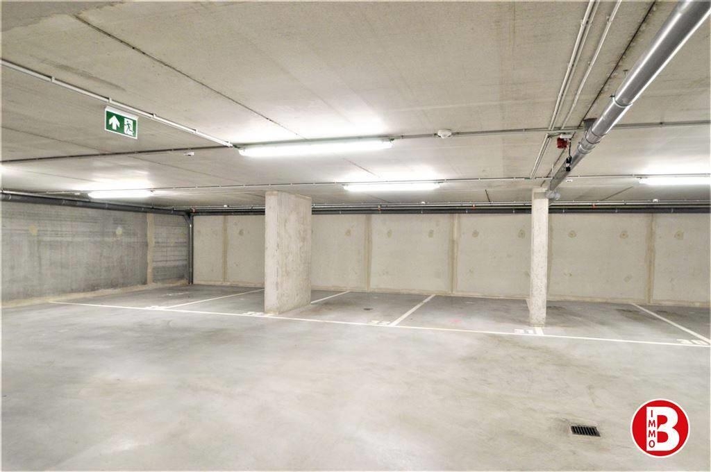 Parking à  à Bruxelles 1000 95.00€  chambres m² - annonce 40008