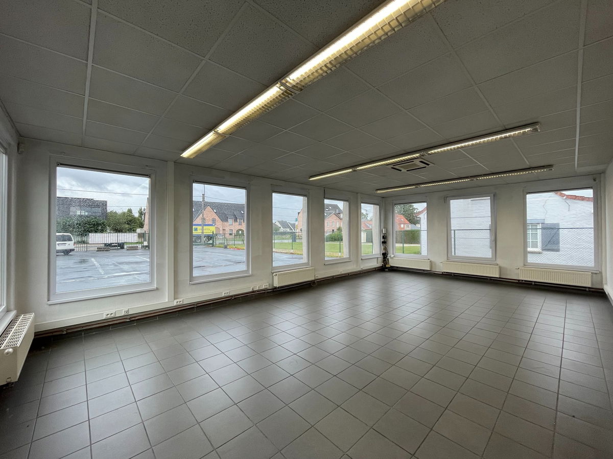 Bâtiment industriel à louer à Bachte-Maria-Leerne 9800 500.00€  chambres 40.00m² - annonce 279162