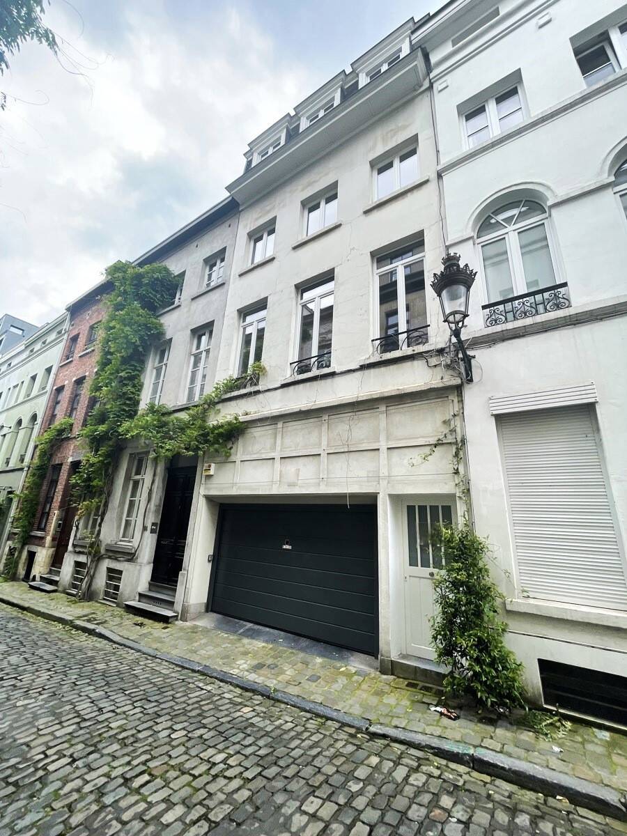 Huis te  huur in Brussel 1000 2550.00€ 3 slaapkamers 148.00m² - Zoekertje 95773