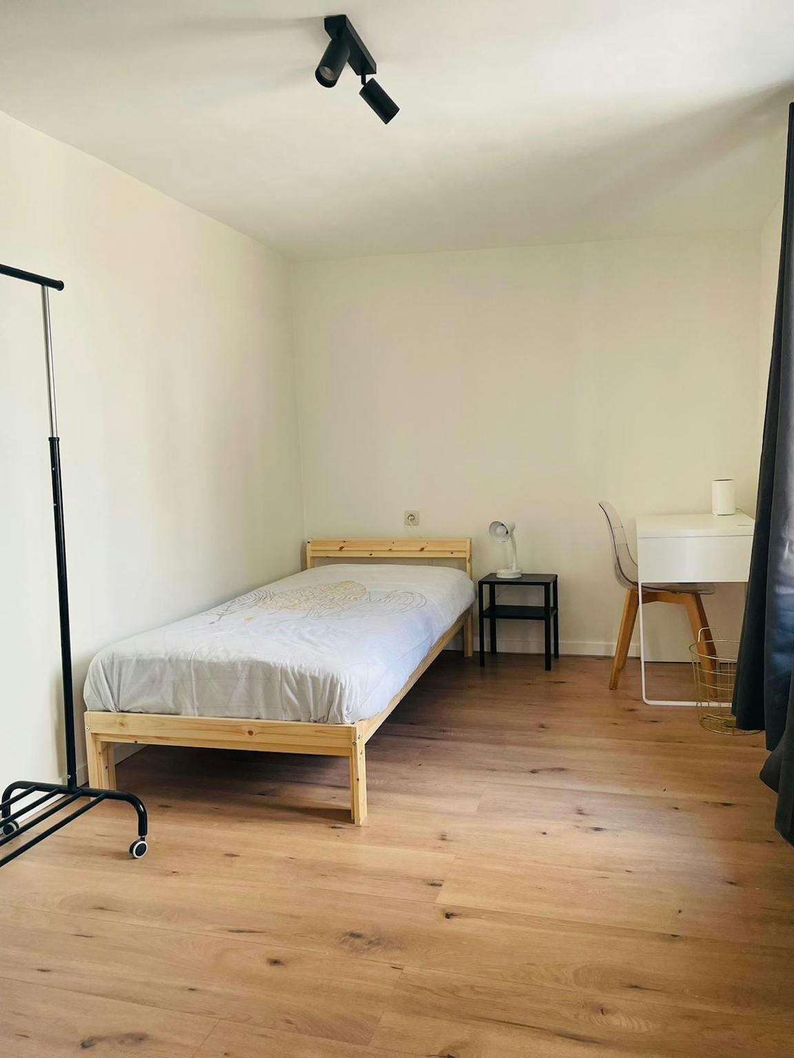 Appartement te  huur in Sint-Joost-ten-Node 1210 715.00€ 1 slaapkamers 200.00m² - Zoekertje 134174