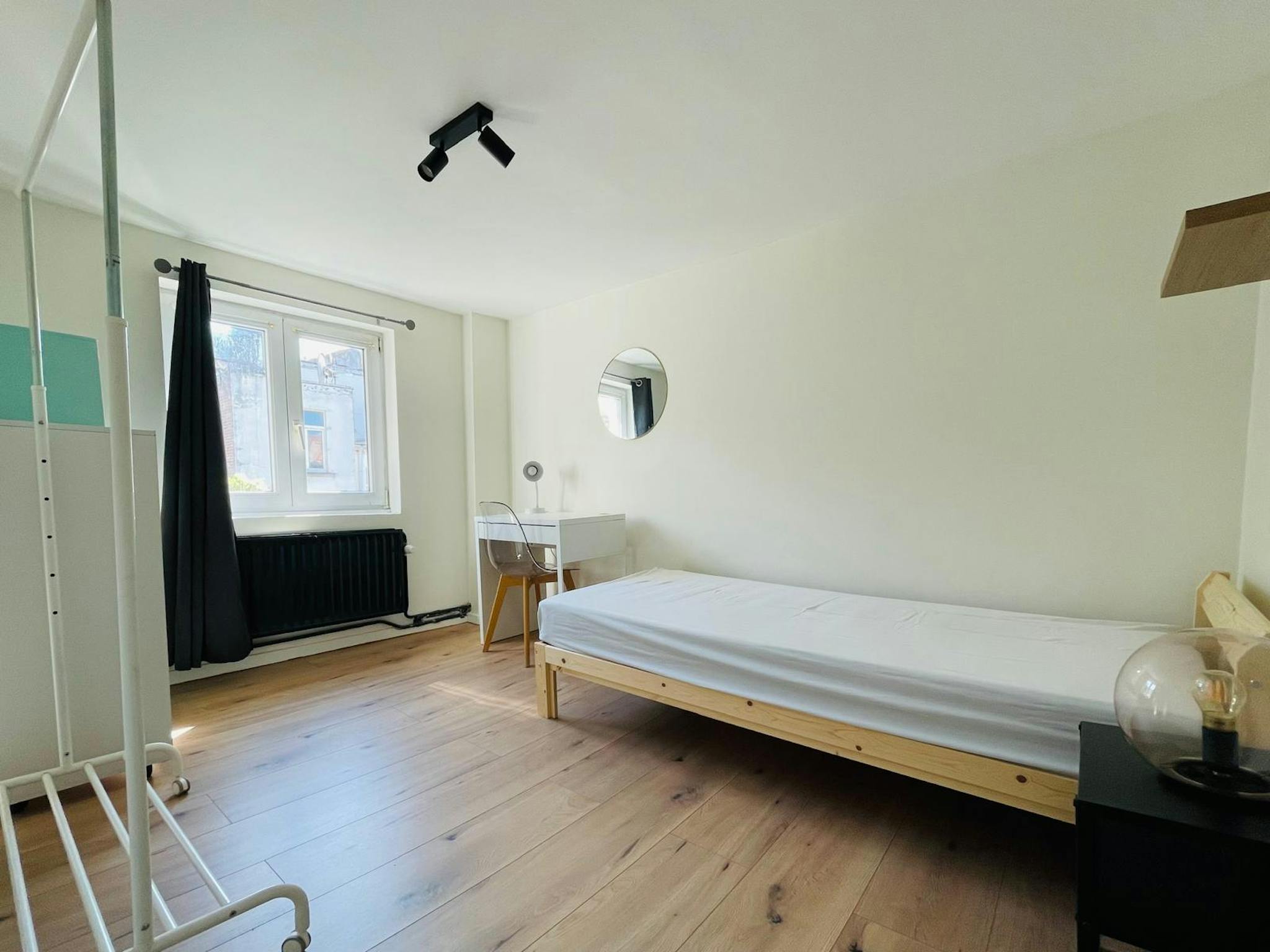 Appartement te  huur in Sint-Joost-ten-Node 1210 605.00€ 1 slaapkamers 200.00m² - Zoekertje 134171