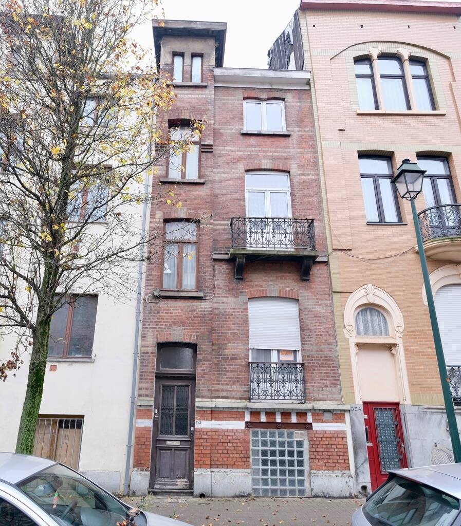 Huis te  koop in Brussel 1000 379000.00€ 6 slaapkamers 210.00m² - Zoekertje 158065