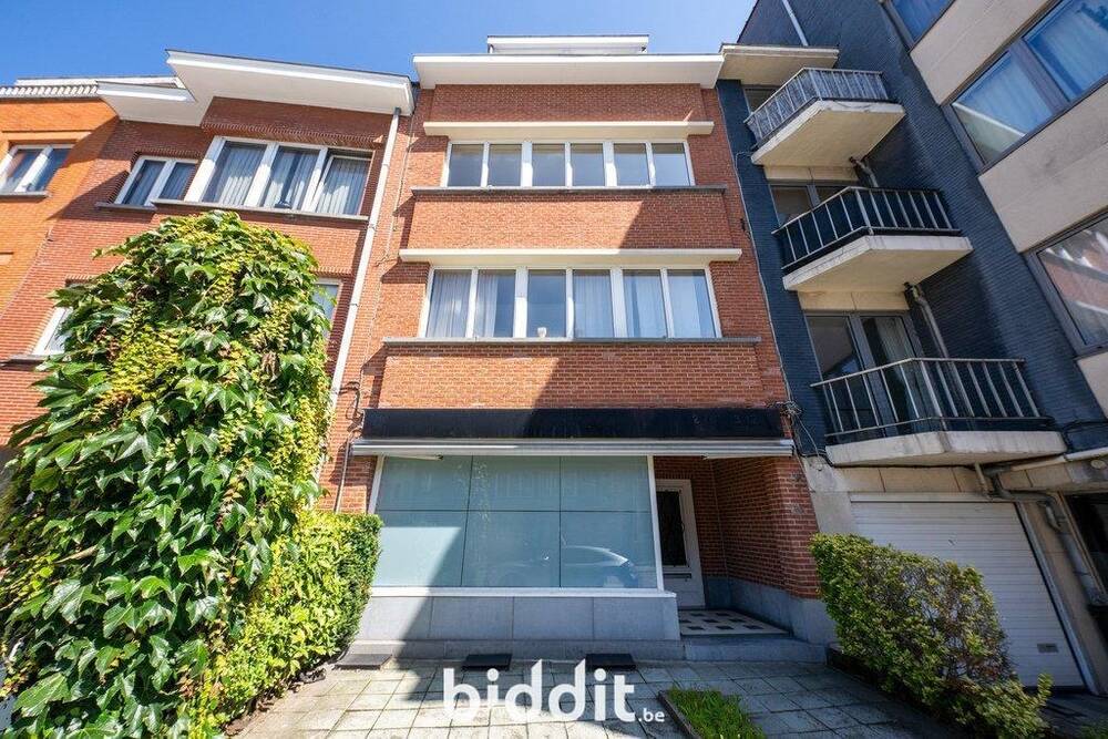 Immeuble de rapport - Immeuble à appartement à vendre à Woluwe-Saint-Lambert 1200 675000.00€ 3 chambres m² - annonce 159666