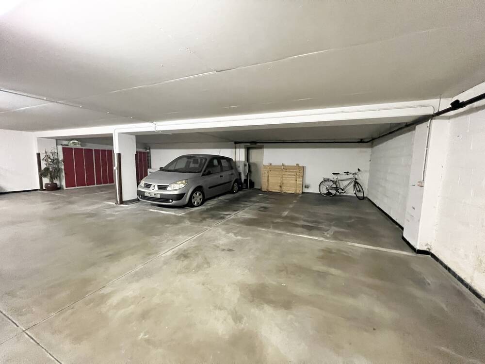 Parking te  huur in Elsene 1050 200.00€  slaapkamers m² - Zoekertje 169566