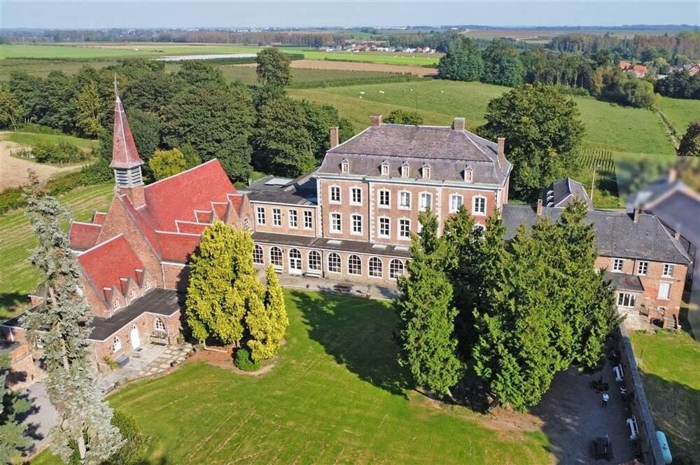 Kasteel te  koop in Sint-Truiden 3800 2450000.00€ 20 slaapkamers 2800.00m² - Zoekertje 215335