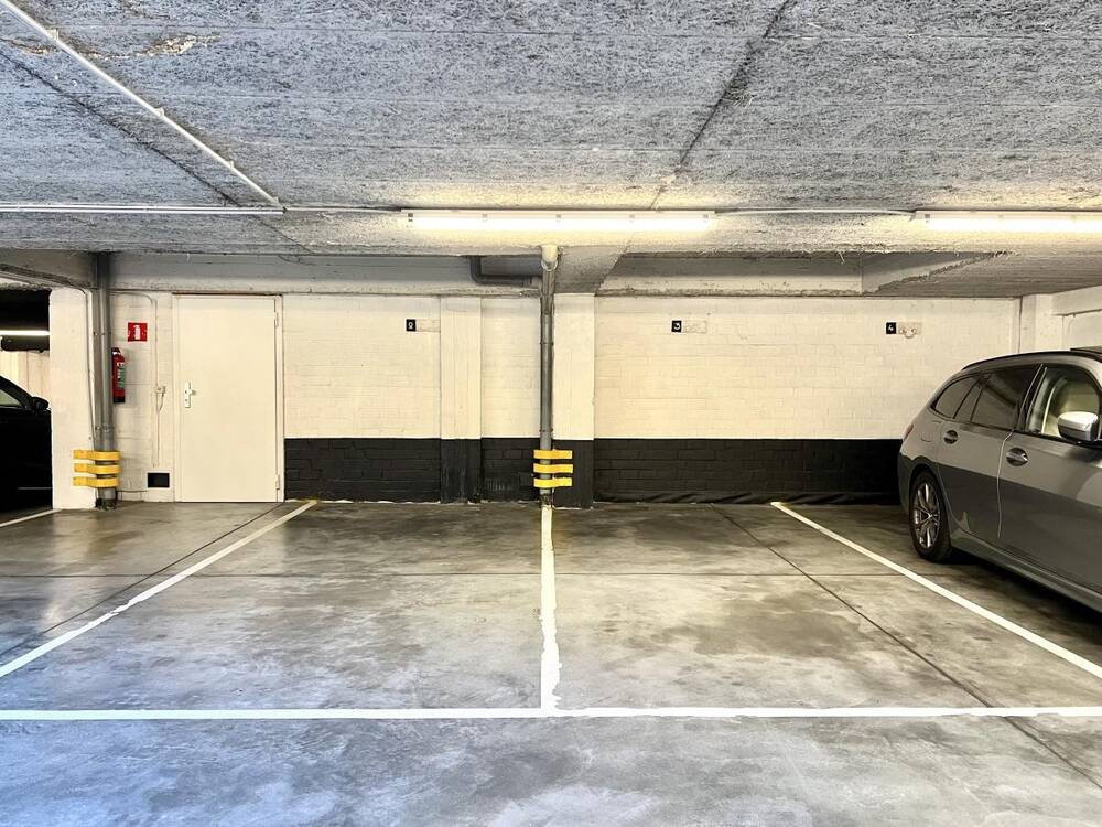 Parking & garage te  koop in Sint-Gillis 1060 35000.00€  slaapkamers m² - Zoekertje 252847