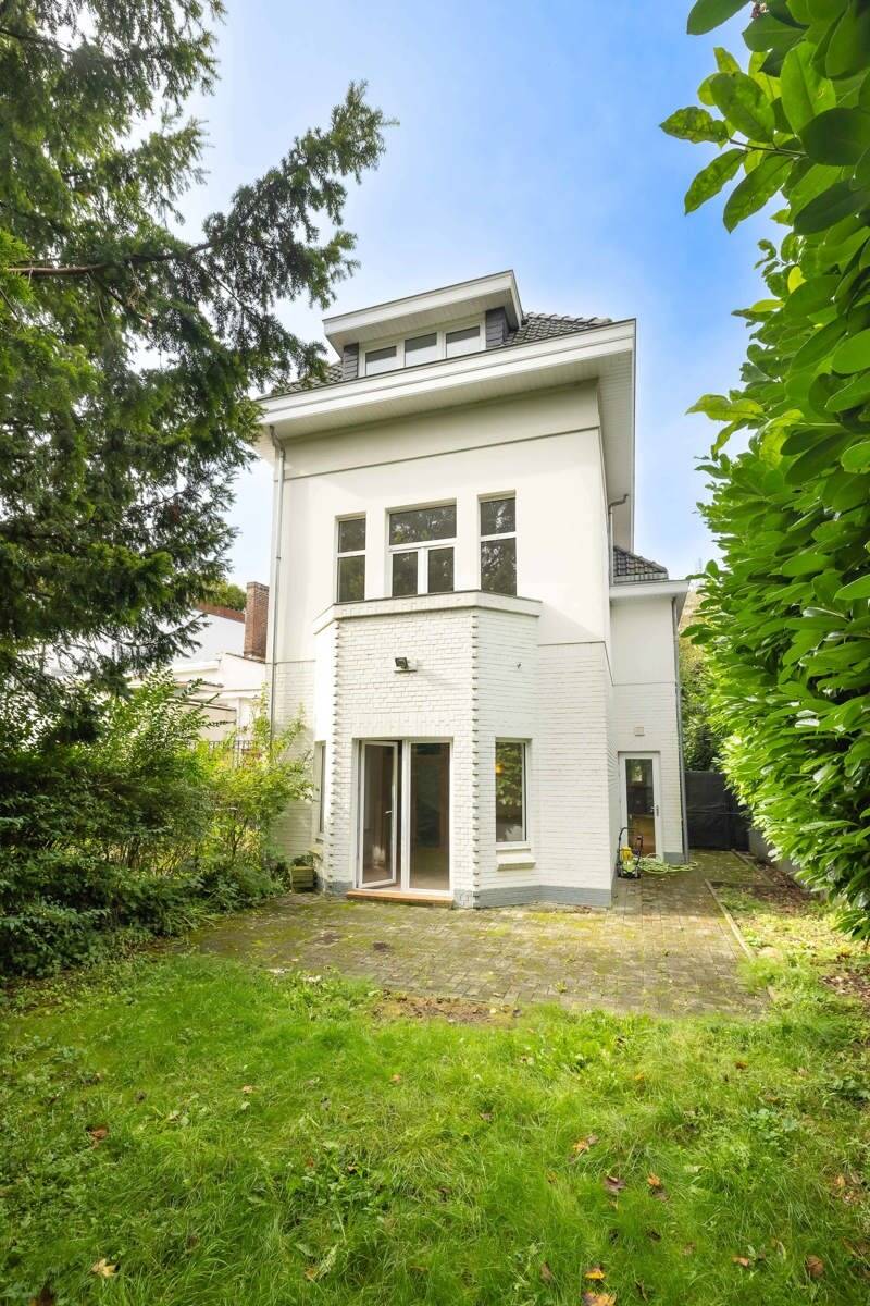 Villa te  koop in Ukkel 1180 875000.00€ 4 slaapkamers 270.00m² - Zoekertje 267842