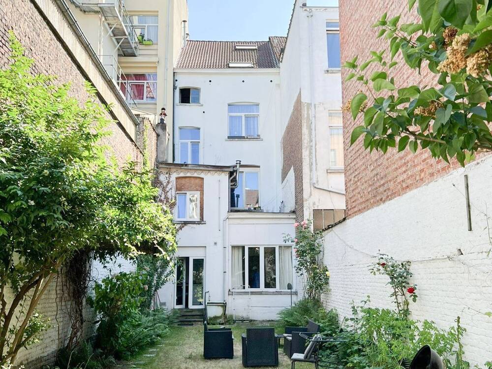 Huis te  koop in Sint-Gillis 1060 550000.00€ 6 slaapkamers 287.00m² - Zoekertje 272902