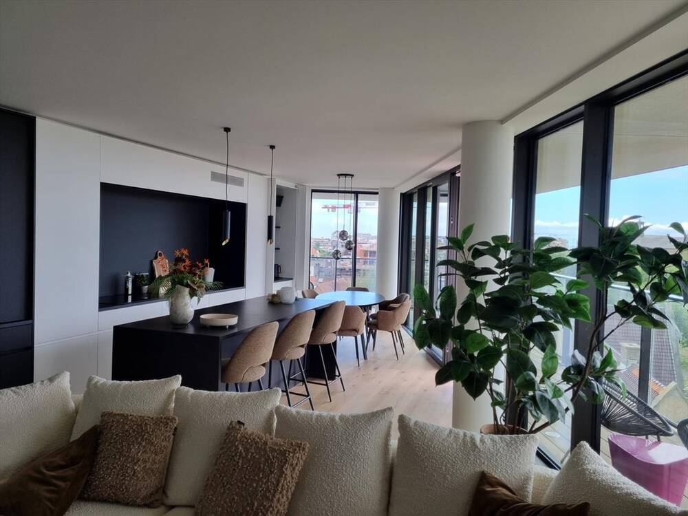 Appartement te  in Knokke 8300 1750.00€ 3 slaapkamers 135.00m² - Zoekertje 274298