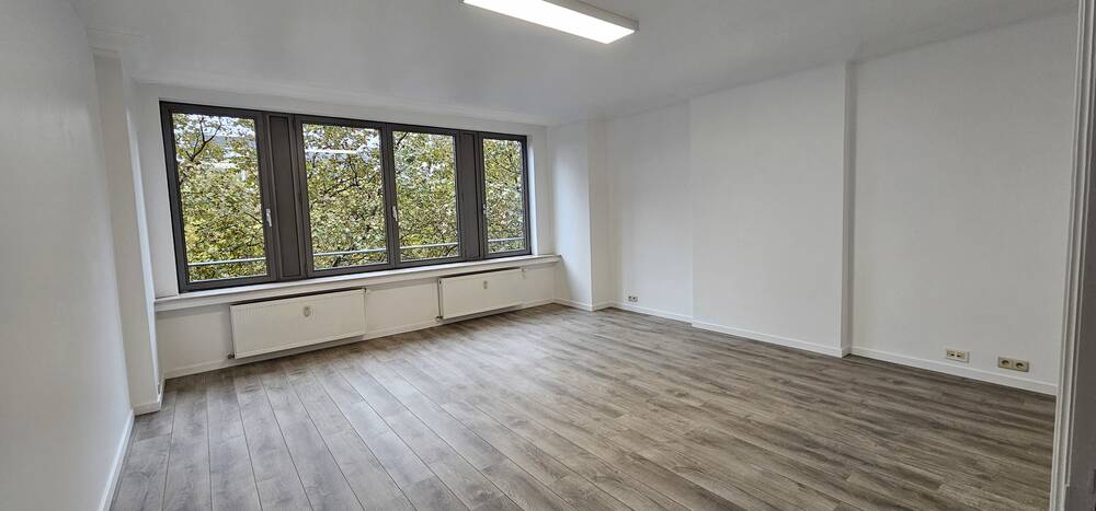 Handelszaak te  huur in Sint-Gillis 1060 1850.00€  slaapkamers 137.00m² - Zoekertje 285579