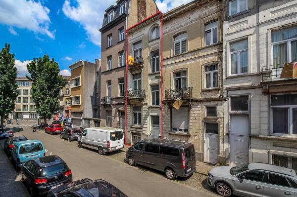 Huis te  koop in Schaarbeek 1030 240000.00€ 4 slaapkamers 175.00m² - Zoekertje 286775