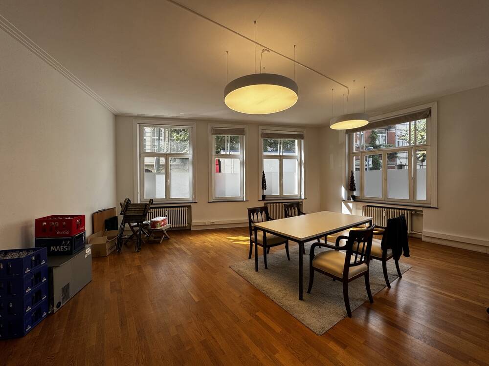 Handelszaak te  huur in Sint-Gillis 1060 1900.00€  slaapkamers 75.00m² - Zoekertje 296421