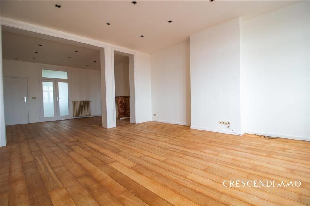 Appartement te  koop in Watermaal-Bosvoorde 1170 375000.00€ 1 slaapkamers 114.00m² - Zoekertje 297675