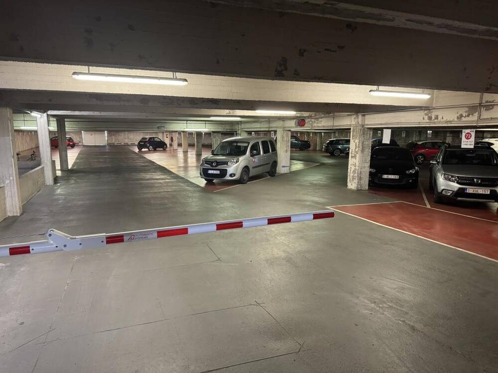 Parking & garage te  koop in Sint-Gillis 1060 30000.00€  slaapkamers 12.00m² - Zoekertje 300817