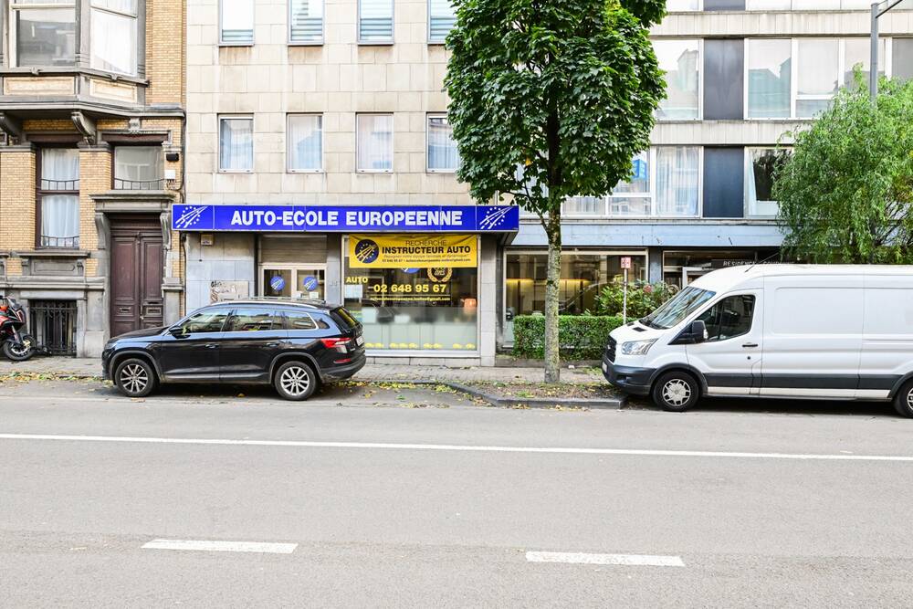 Handelszaak te  koop in Elsene 1050 330000.00€  slaapkamers 169.00m² - Zoekertje 305827