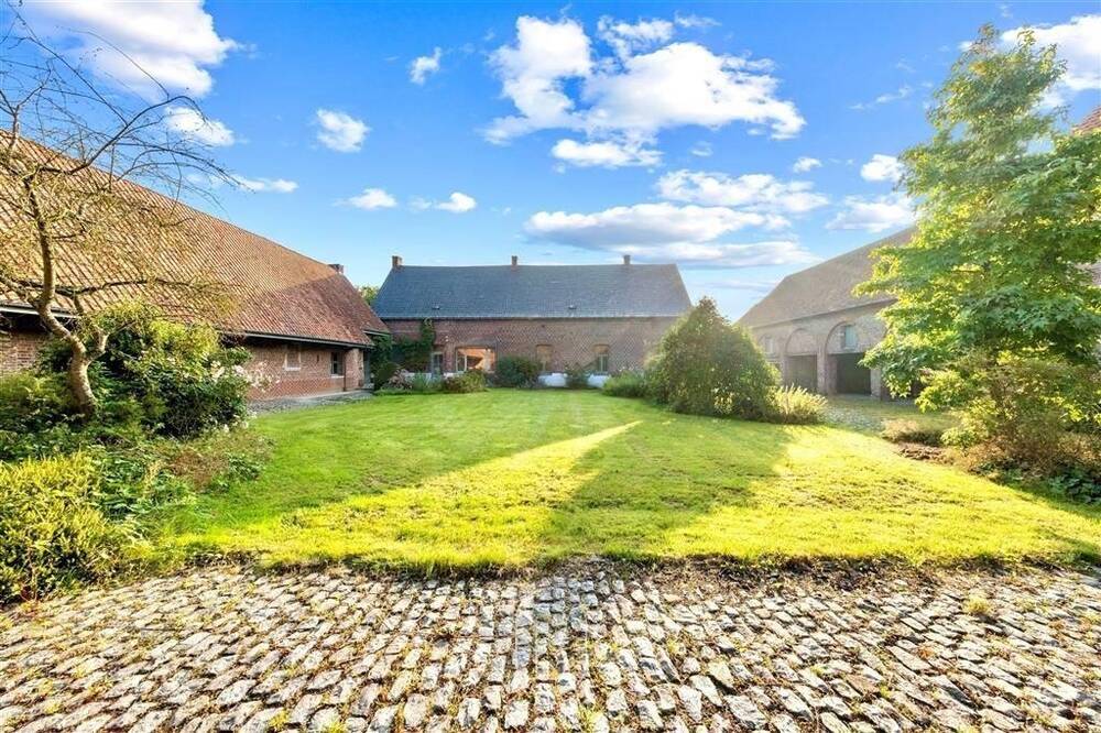 Ferme à vendre à Arc-Ainières 7910 1185000.00€ 5 chambres 2500.00m² - annonce 306070