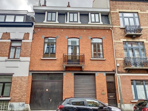 Huis te  koop in Schaarbeek 1030 429000.00€ 6 slaapkamers 270.00m² - Zoekertje 309872