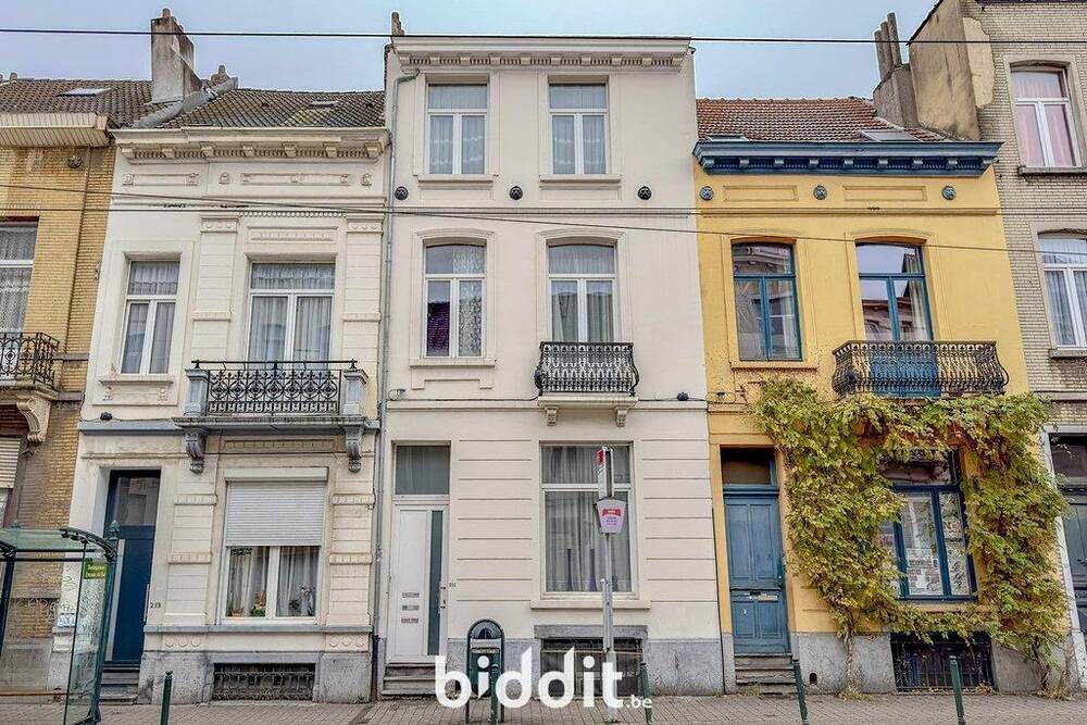 Appartementsgebouw te  koop in Sint-Gillis 1060 203000.00€ 4 slaapkamers m² - Zoekertje 315843