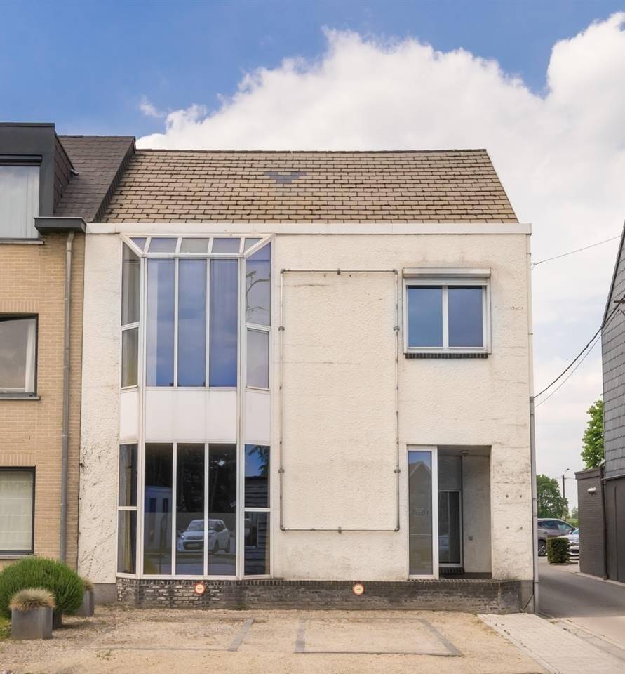 Mixgebouw te  koop in Sint-Katelijne-Waver 2860 365000.00€ 4 slaapkamers 313.33m² - Zoekertje 326594