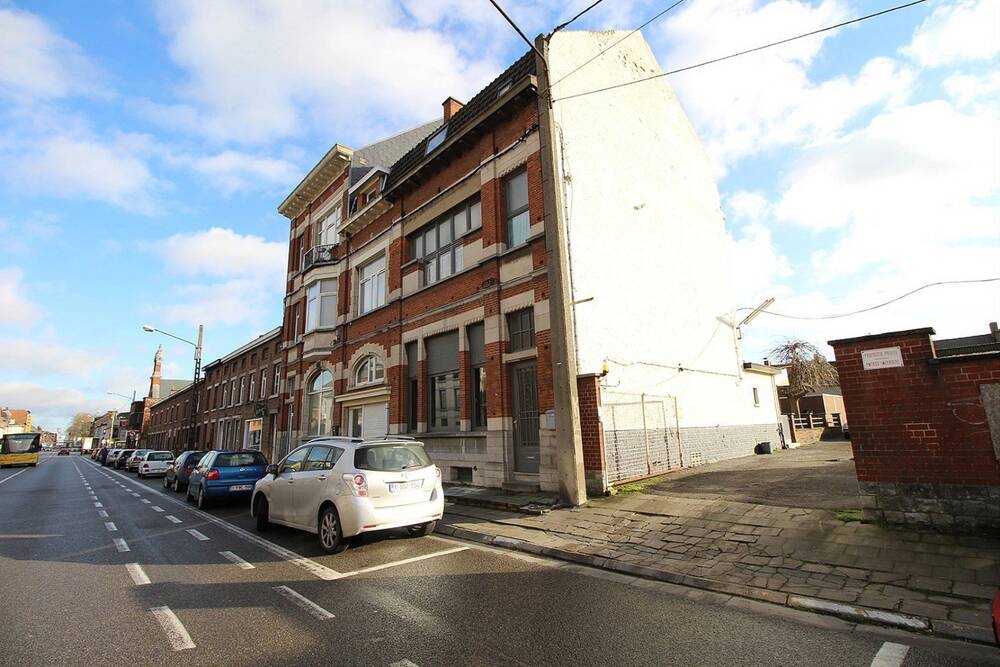 Mixgebouw te  koop in Charleroi 6000 165000.00€ 3 slaapkamers m² - Zoekertje 325777