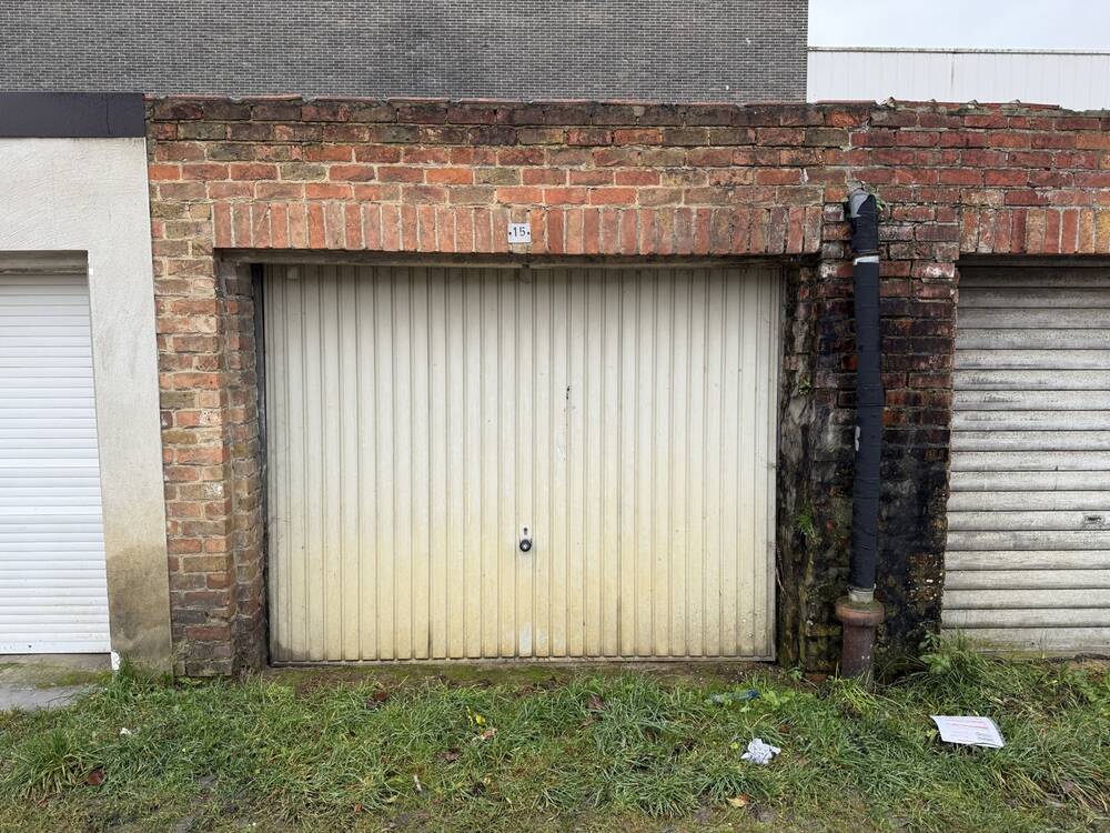 Parking & garage te  koop in Sint-Pieters-Leeuw 1600 25000.00€  slaapkamers 18.00m² - Zoekertje 362306