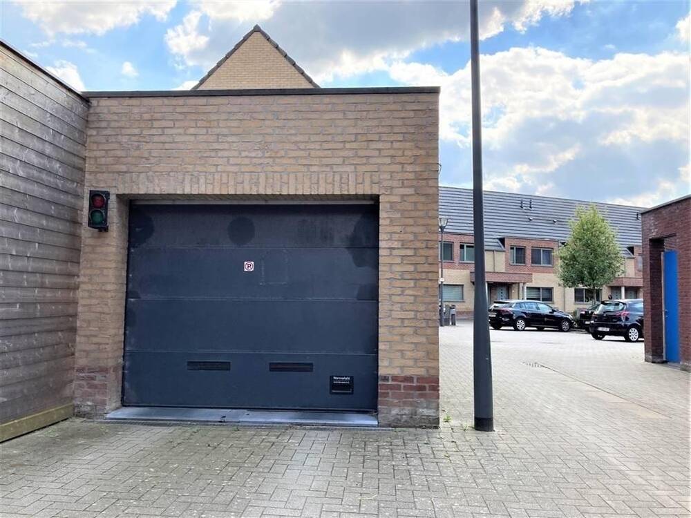 Parking & garage te  huur in Turnhout 2300 110.00€  slaapkamers m² - Zoekertje 362157